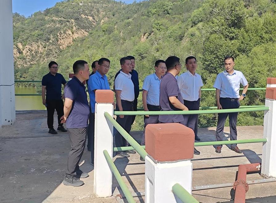 水利水電工程集團：集團領導赴王瑤水庫擴容工程一線“送清涼”.jpg2.jpg