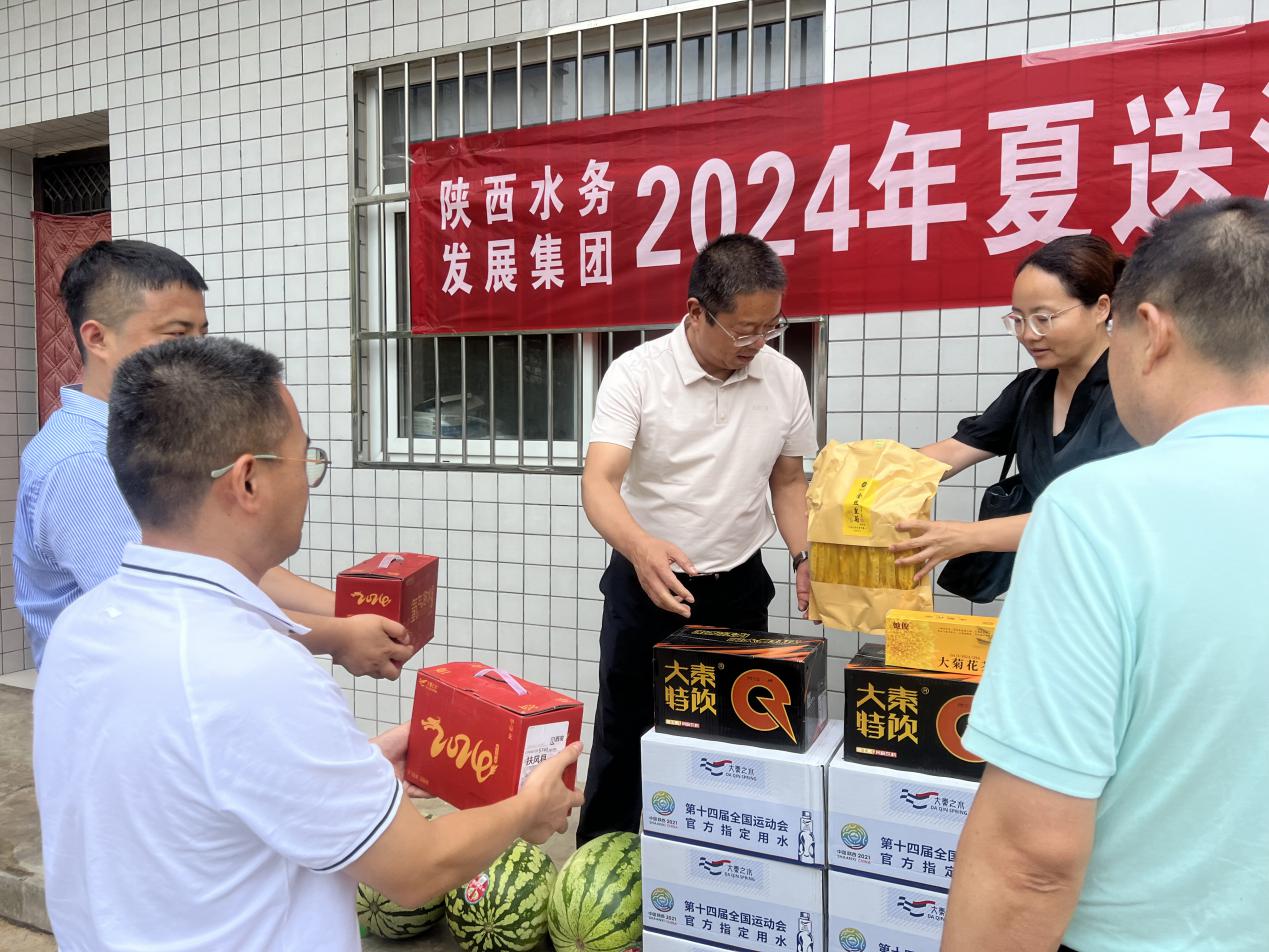 石頭河渭北引水公司：集團領(lǐng)導赴石頭河渭北引水公司一線“送清涼”.jpg